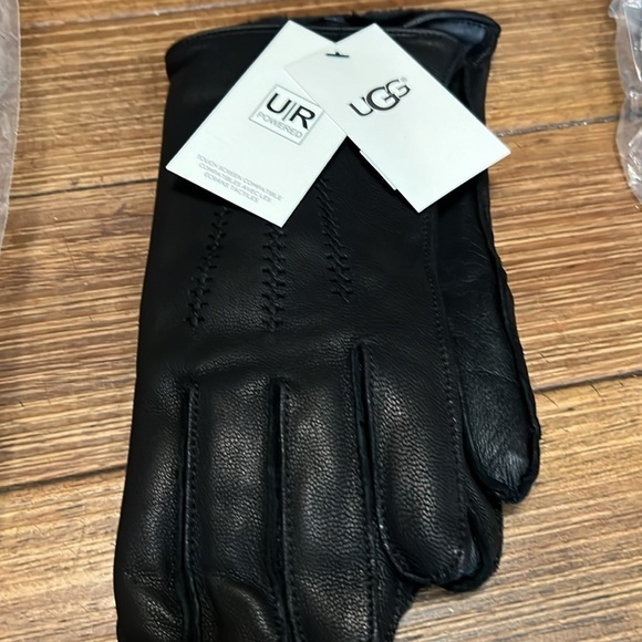 UGG Leather Faux Fur Lined Wrangell Smart Glove::Black::100% Authentic:: - Picture 5 of 7